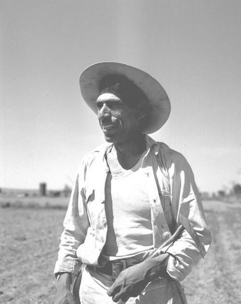 Sugar beet worker, Braceros in Oregon Photograph Collection