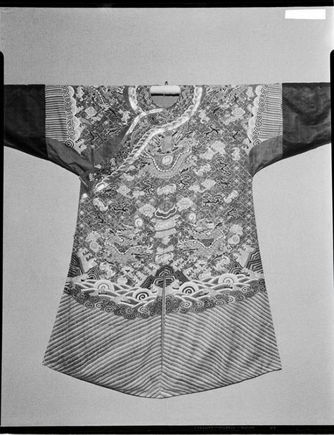 Manchu Man's Formal Coat (Chi-fu), Gertrude Bass Warner and the Early Photography Archive of the University Art Museum/Jordan Schnitzer Museum of Art
