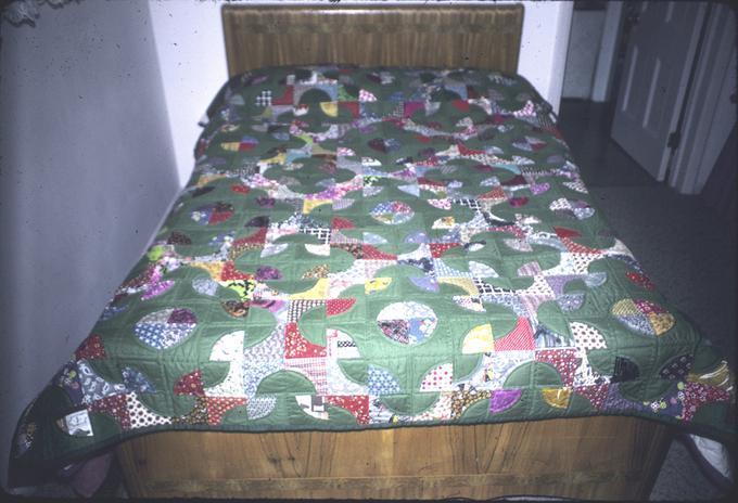 Drunkard's Path pattern quilt