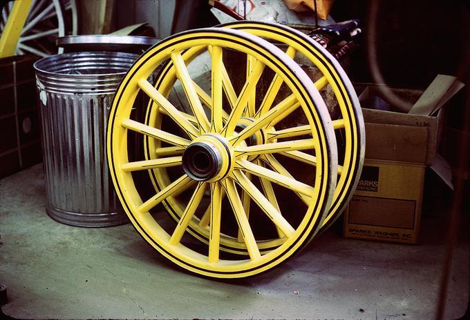 Wood hub wheel, special English sharp-edge spoke