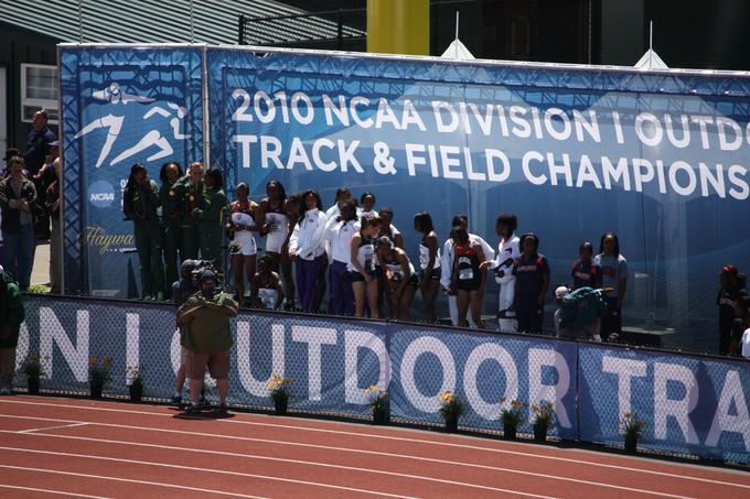 Women's 4 X 400 relay awards, 2010