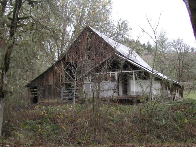 Dairy Barn, Baimbridge-Kanipe Farmstead Historic District (Oakland, Oregon)