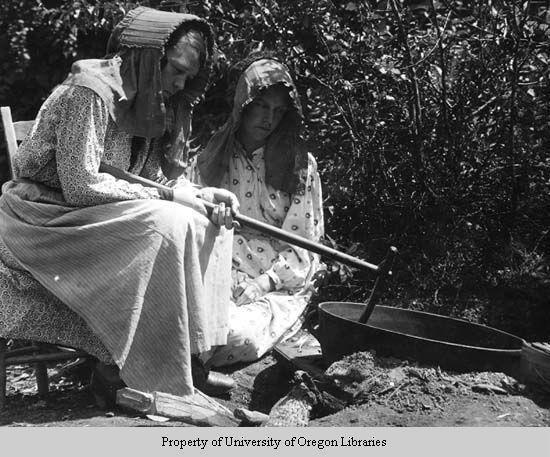 Anner and Ainer Owenby: two women in bonnets working with kettle