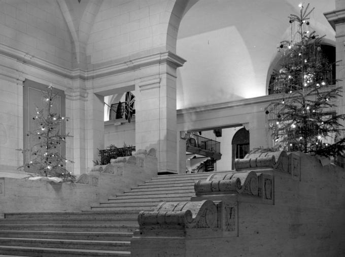 Memorial Union vestibule with Christmas decorations