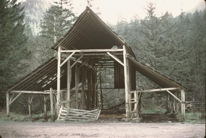 Barn (Lowell, Oregon)