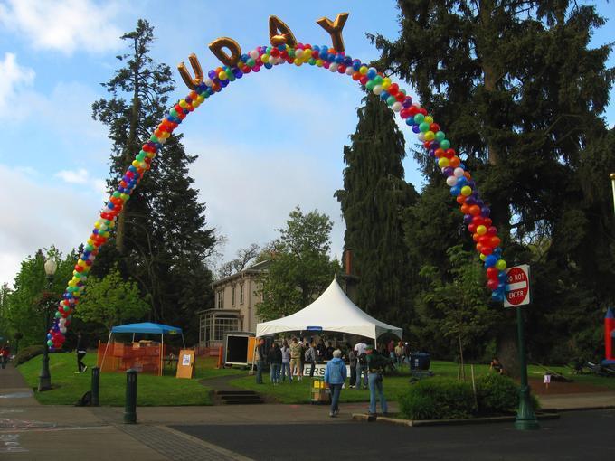 University Day 2009 balloon arch