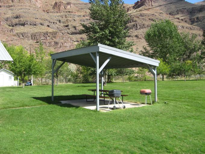 Picnic Shelter, Owyhee Dam Historic District (Adrian, Oregon)