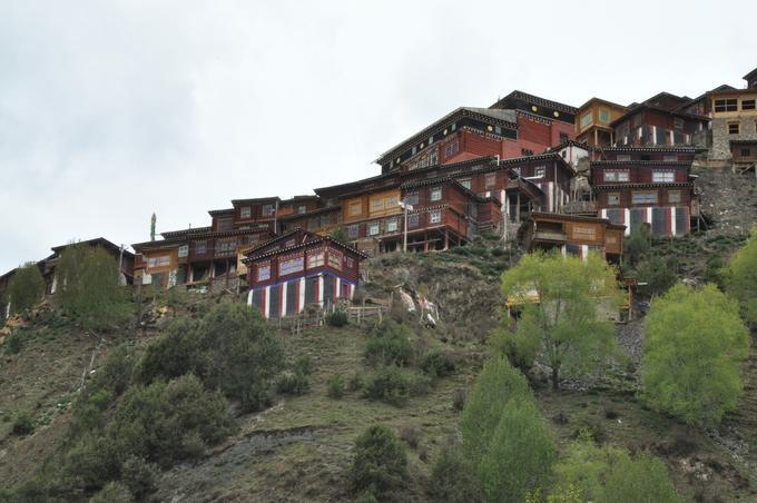 2015May_Hicks_Dzongsar_Monastery_002