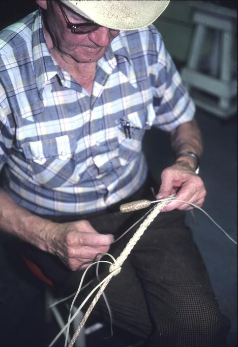 Braiding nose button on bosal, finishing length