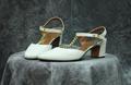 Pumps of white leather with soft squared toe
