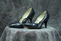 Pumps of dark navy leather with pointed toe