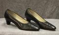 Pumps of black faux leather (Poromeric) with long, rounded pointed toe
