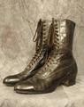 Boots of blackish brown leather with stacked heel of 1 1/2"; lace-up front