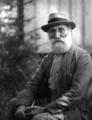 Man with beard, wearing hat