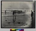 People at the beach (recto)