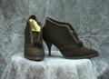 Booties of brown wool felt with soft pointed toe