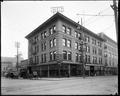 Stearns Building at 6th and Morrison, Portland. Business schools on top floor, other businesses at sidewalk level. Large '1905' sign on roof.